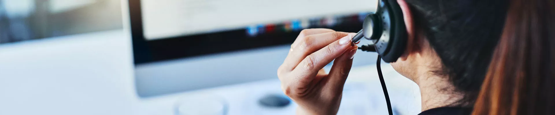 हमसे संपर्क करें