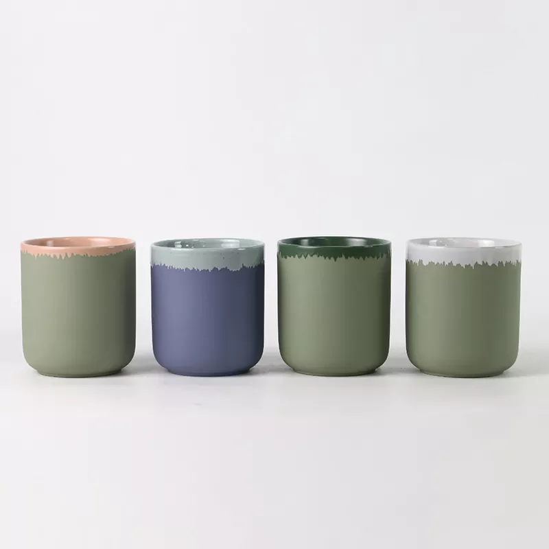 प्राकृतिक रंग फिनिश के साथ सिरेमिक मोमबत्ती धारक