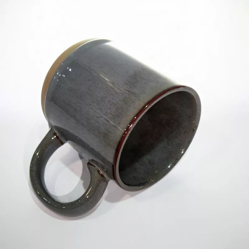 साधारण आधुनिक सिरेमिक यात्रा ग्रे मग