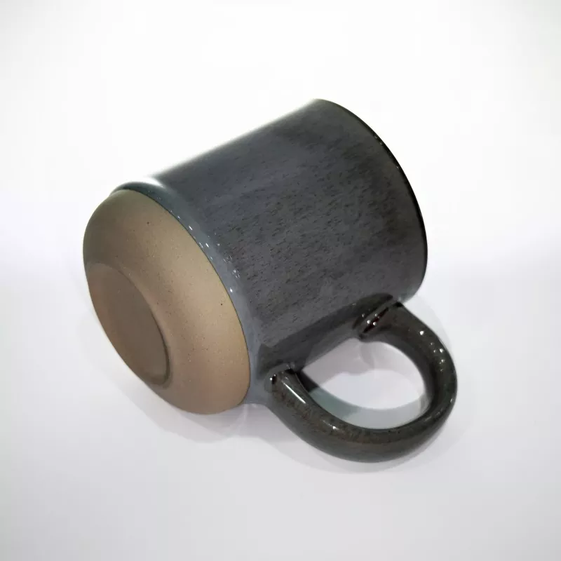 साधारण आधुनिक सिरेमिक यात्रा ग्रे मग